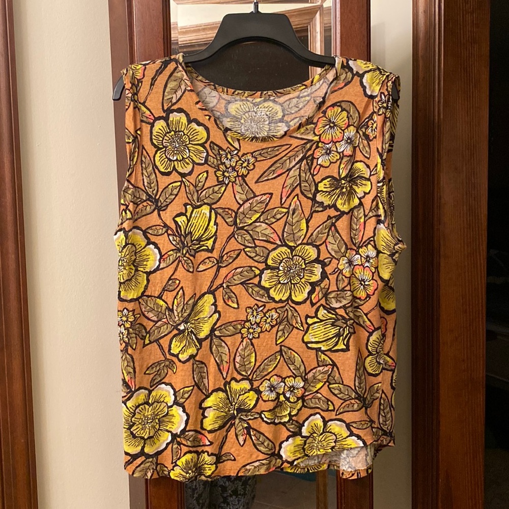 Loft linen top